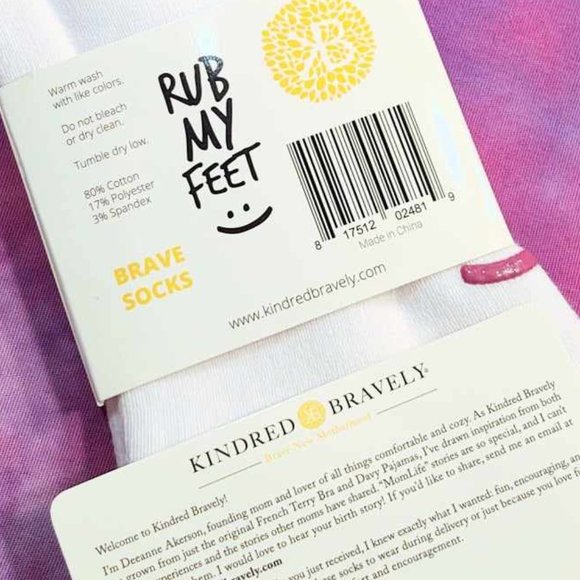 NWT Kindred Bravely Rub My Feet Grippy Socks: Size 6-10 - Picture 4 of 4